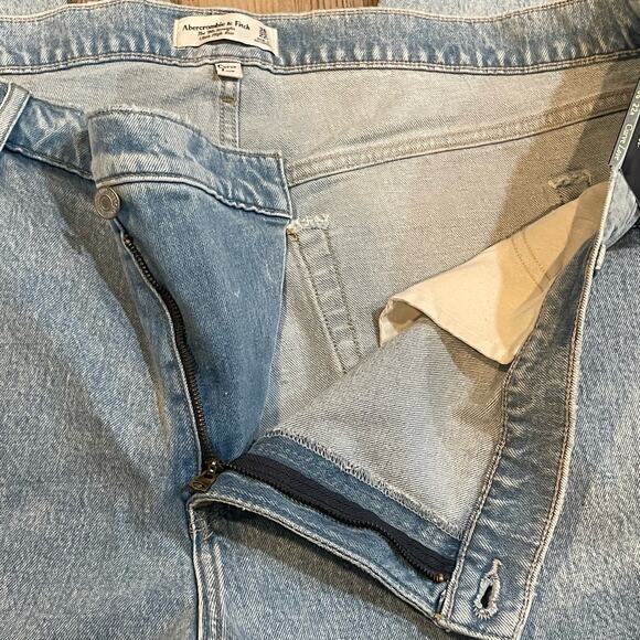 Abercrombie & Fitch NWT The '90s Straight Ultra High Rise Jeans - size 36/22R - Picture 7 of 10